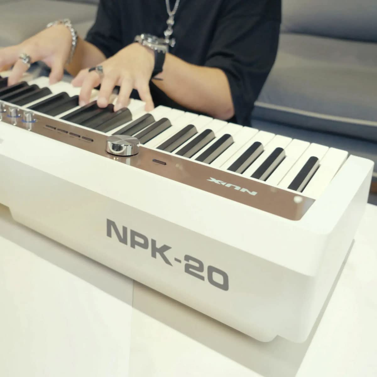 White 88-Key Portable Digital Piano X3853
