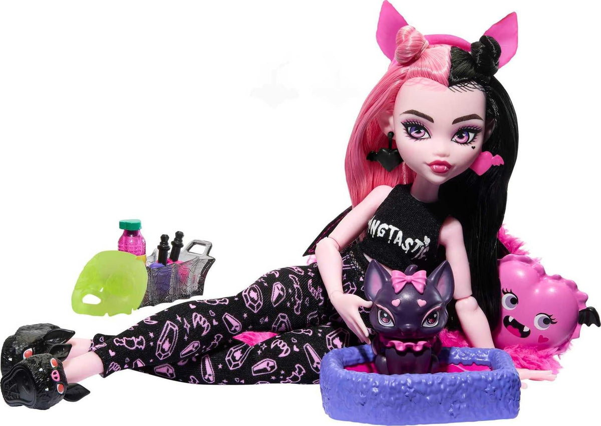Monster High Doll Set with Pet Bat, Sleepover Clothes & Accessories R671446