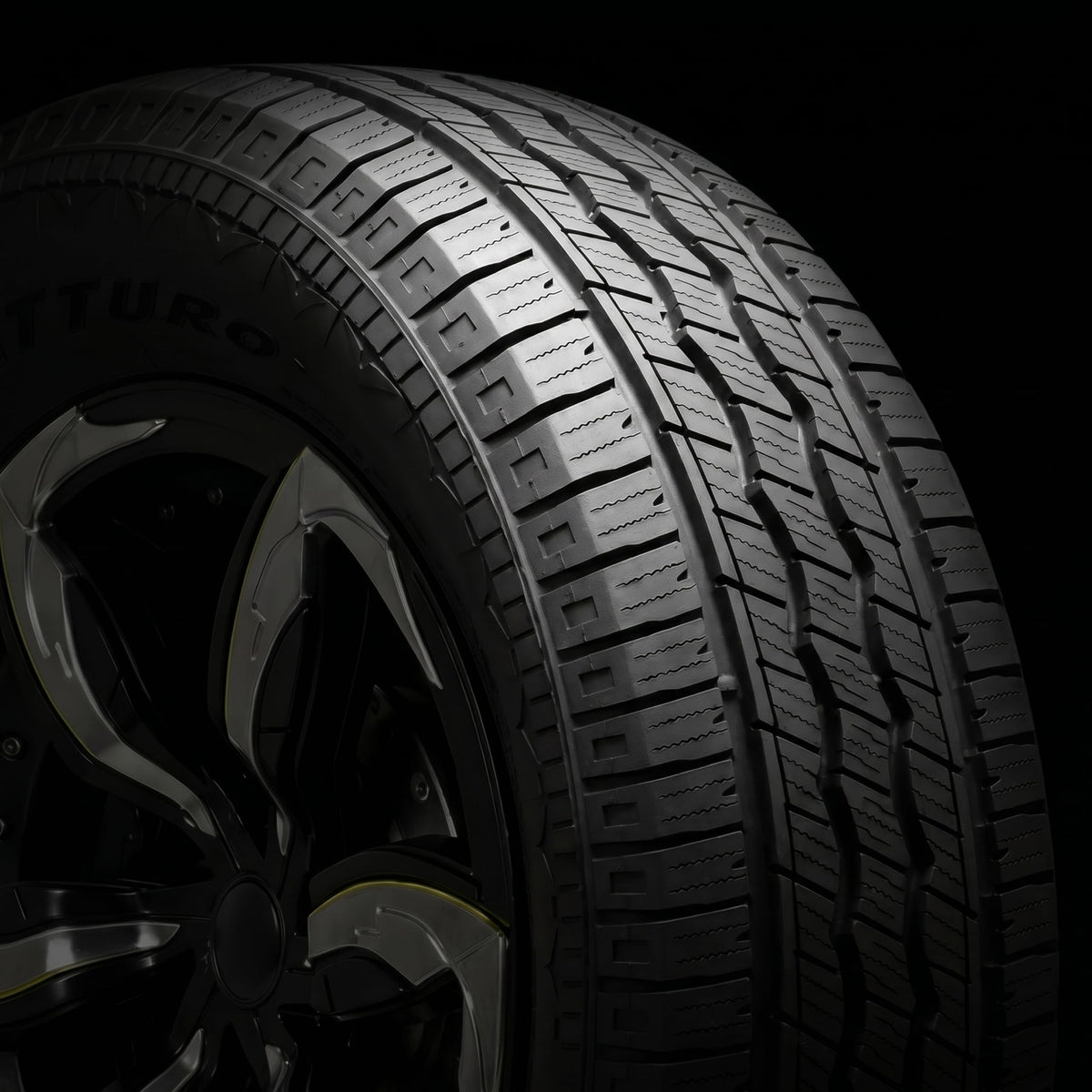 All-Season Highway Tire 275/60R20 116H XL L4927
